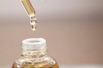 Makeup Ampoule Falling from the Spoid