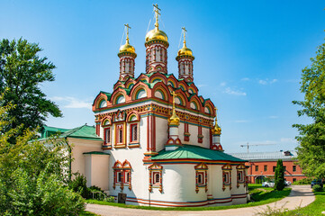 Fototapeta na wymiar The tsar's gardener Averky Kirillov built the St. Nicholas Church in the Russian patterned style simultaneously with his city estate in 1657 