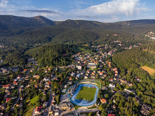 Karpacz i panorama Karkonoszy © Maciej Chyra