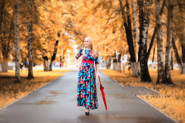 Fototapeta premium Girl in the street with an umbrella