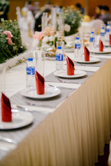 set table on the banquet