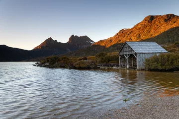 Cercles muraux Mont Cradle Golden Sunrise at Dove Lake with the background of Cradle Mountain in Cradle Mountain Lake St Clair National Park, AustraliaTasmania, Australia