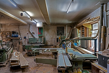 Schreiner Werkstatt mit Maschinen und Werzeugen