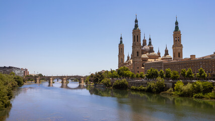 Fototapeta premium Cathedral Basilica of Our Lady of Pillar with bridge and Ebro river at Zaragoza