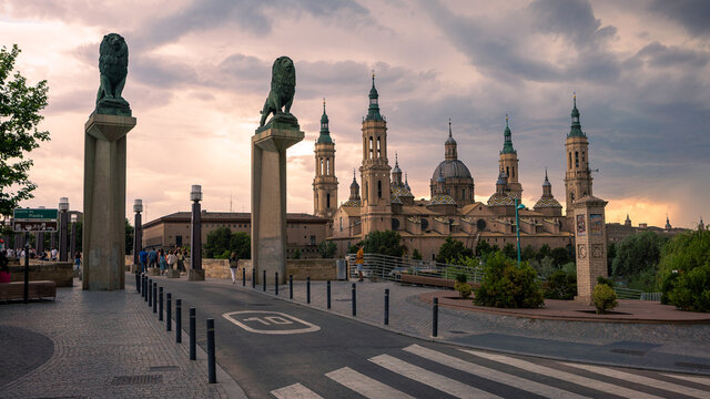 「Saragosse」の画像 22,780 件の Stock 写真、ベクターおよびビデオ Adobe Stock