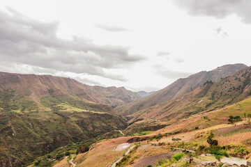Paisaje de campo abierto en día nublado, Ecuador