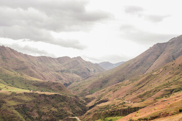 Paisaje de campo abierto en día nublado, Ecuador