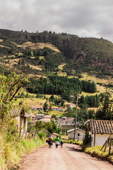 Paisaje de campo abierto en día nublado, Ecuador