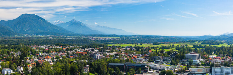 スロベニア　ブレッド城から望むブレッドの街並み