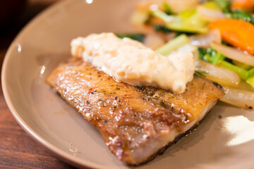 日本の食卓　ホッケ　ムニエル