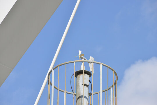 鳥飼大橋の風向計