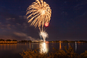 July 4th fireworks stillwater oklahoma boomer lake - obrazy, fototapety, plakaty
