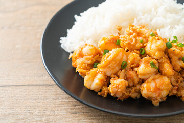stir-fried shrimps with garlic and shrimps paste