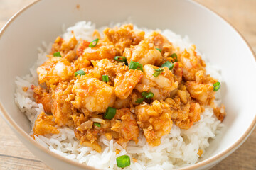 stir-fried shrimps with garlic and shrimps paste