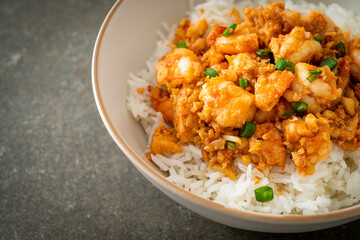 stir-fried shrimps with garlic and shrimps paste