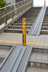 歩道橋の自転車レーン