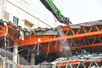 ビルの解体工事現場
