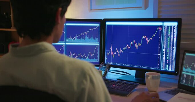 man investments from home