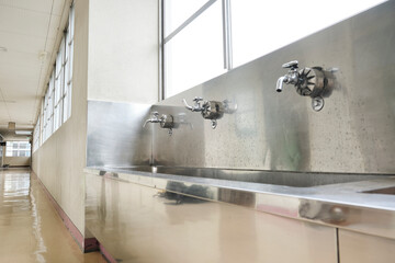 	学校の蛇口の水