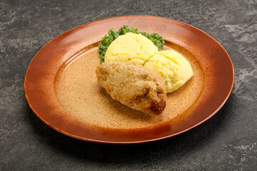 Crispy chicken cutlet with mashed potato