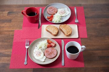 日本の食卓,朝食,目玉焼き,ベースドエッグ