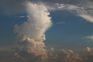 夏の空の積乱雲
