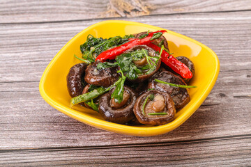 Marinated shiitake mushrooms with herbs