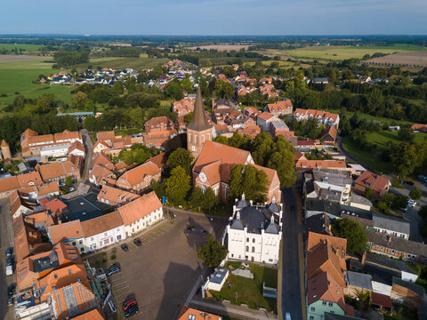 Marktplatz Wittenburg mit Rathaus und Kirche