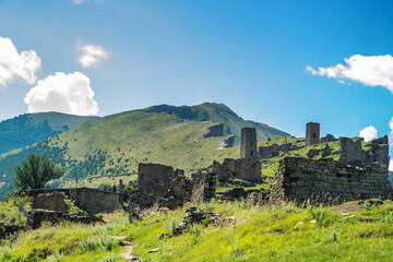 Obraz premium Abandoned stone city against the backdrop of the caucasus mountains