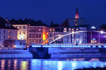 Most Piastowski w Opolu podświetlony na niebiesko - obrazy, fototapety, plakaty
