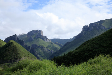 Naklejka premium High altitude grassland mountain landscape