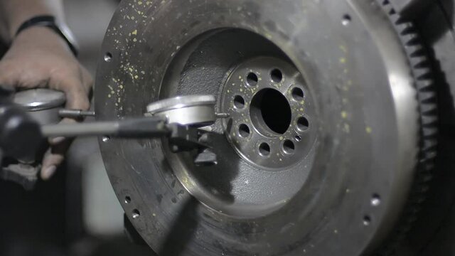Adjusting the center of the clutch disc lathe.