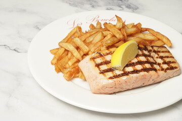 grilled Salmon with fries