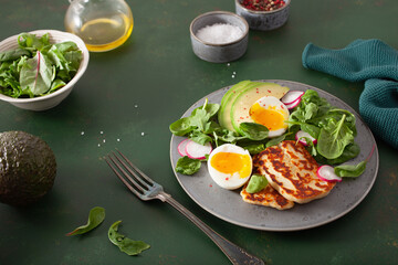 healthy keto paleo diet breakfast: boiled egg, avocado, halloumi cheese, salad leaves