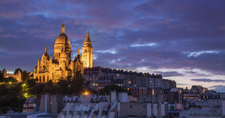 Obraz na płótnie Canvas The Sacre-Coeur in Paris under a beautiful sunset sky, from a unique point of view