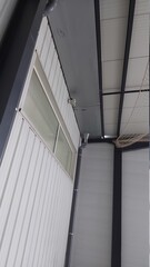 B&acirc;timent industriel avec bardage m&eacute;tallique