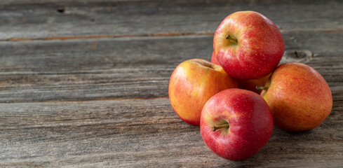 Fototapeta na wymiar fresh red apple on wood background. Copy space