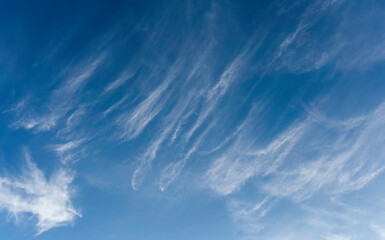 Beautiflu white wave clouds in blue sky, Freedom and nature concept. - obrazy, fototapety, plakaty