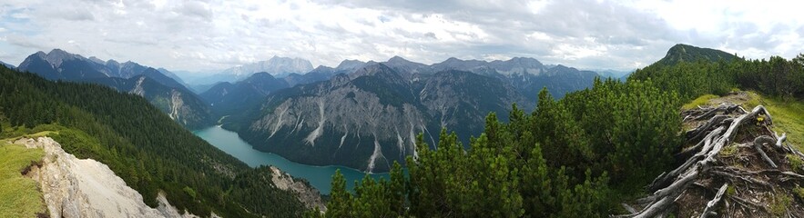 Fototapeta na wymiar Hiking around the Plansee Lake in Austria Tirol