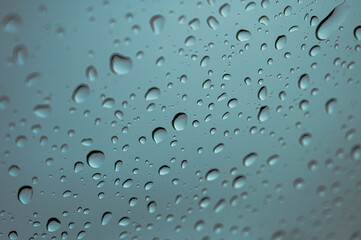 ガラス越しの水滴