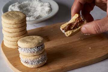 hand showing cornstarch alfajor filling with dulce de leche