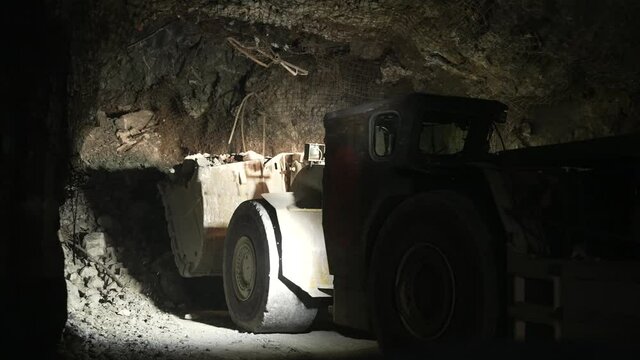 Underground loader with full bucket