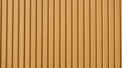 Puerta metálica amarilla 