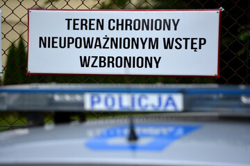 Protest pod placówką straży granicznej zabezpiecza policja. wrocław 2021 r.