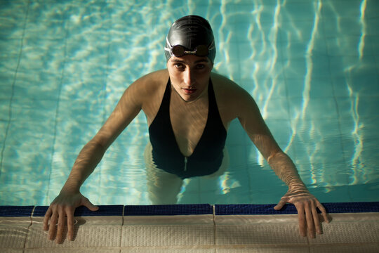 Woman swimmer in the pool