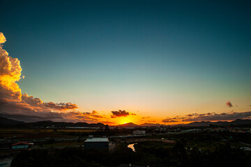 Fototapeta premium Pôr do sol nas montanhas em Itajaí - Paisagem natural