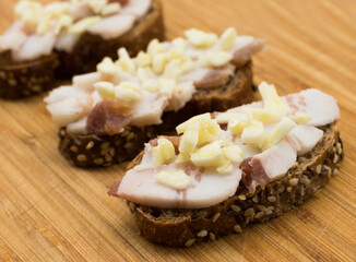  Russian sandwich with brown bread, lard and garlic