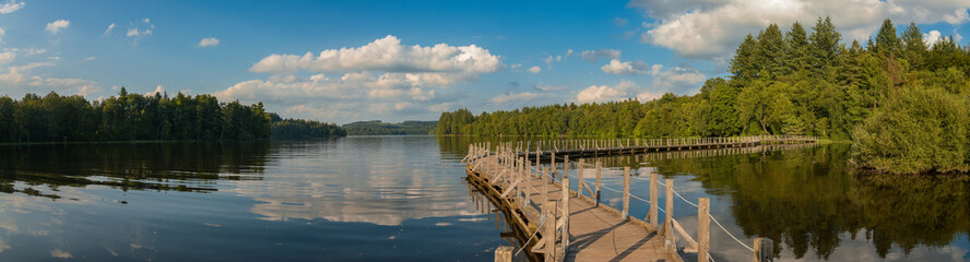 panoramic view on the lake of settons in morvan