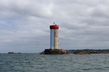 Fototapeta na wymiar Le phare de la Croix à l'embouchure de la riviere Trieux, departement des Cotes d'Armor, region Bretagne, France