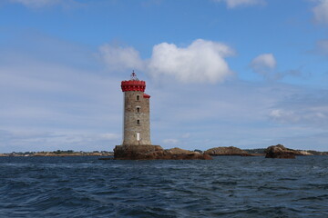 Le phare de la Croix à l'embouchure de la riviere Trieux, departement des Cotes d'Armor, region...
